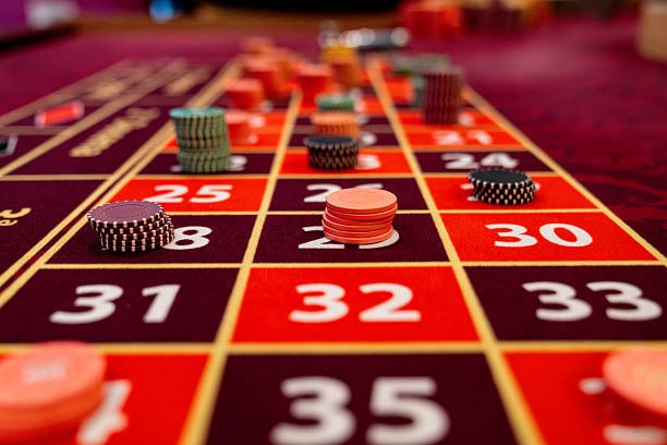 Live Macau Pools draw broadcast on mobile phone screen